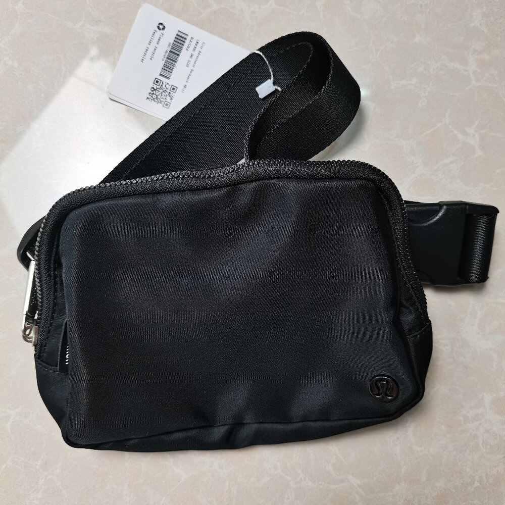Black Lululemon Everywhere Belt Bag